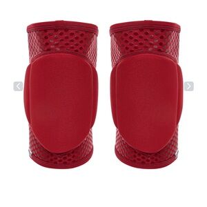 QUEEN Grippy Knee Pads – SLEEK – Cherry Red in medium
